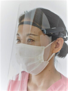 硬質フィルムのフェイスシールドとリモートアシストウェアラブルカメラ