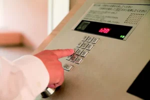 呼び出しボタンの写真